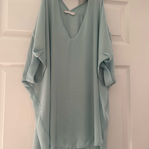 Flowy Blouse - Picture 3 of 4